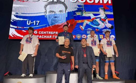Буриадын клубт хичээллэдэг халимаг бөх Бүх Оросын цомын тэмцээнд түрүүлэв