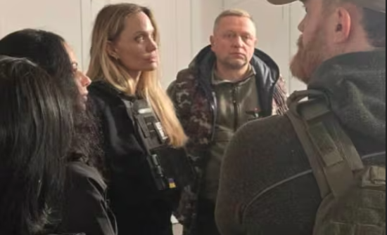 Украин: Анжелина Жолид үйлчилж байсан жолоочийг цэрэгт албадан татжээ