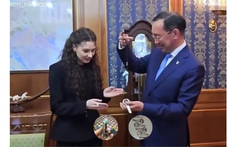 Якутын ерөнхийлөгч "Homay" дуугаараа алдартай Башкирын хамтлагт хуур бэлэглэжээ