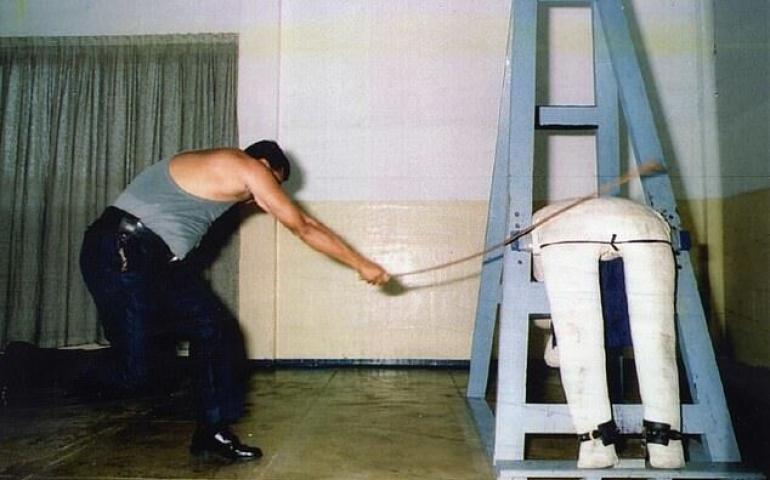 Сингапур: Залилангийн гэмт хэрэгтнийг ташуурдаж шийтгэнэ